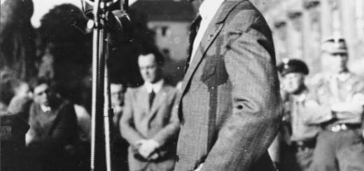 Joseph Goebbels im Juli 1932 bei einer Rede gegen das Ergebnis der Lausanner Reparationskonferenz